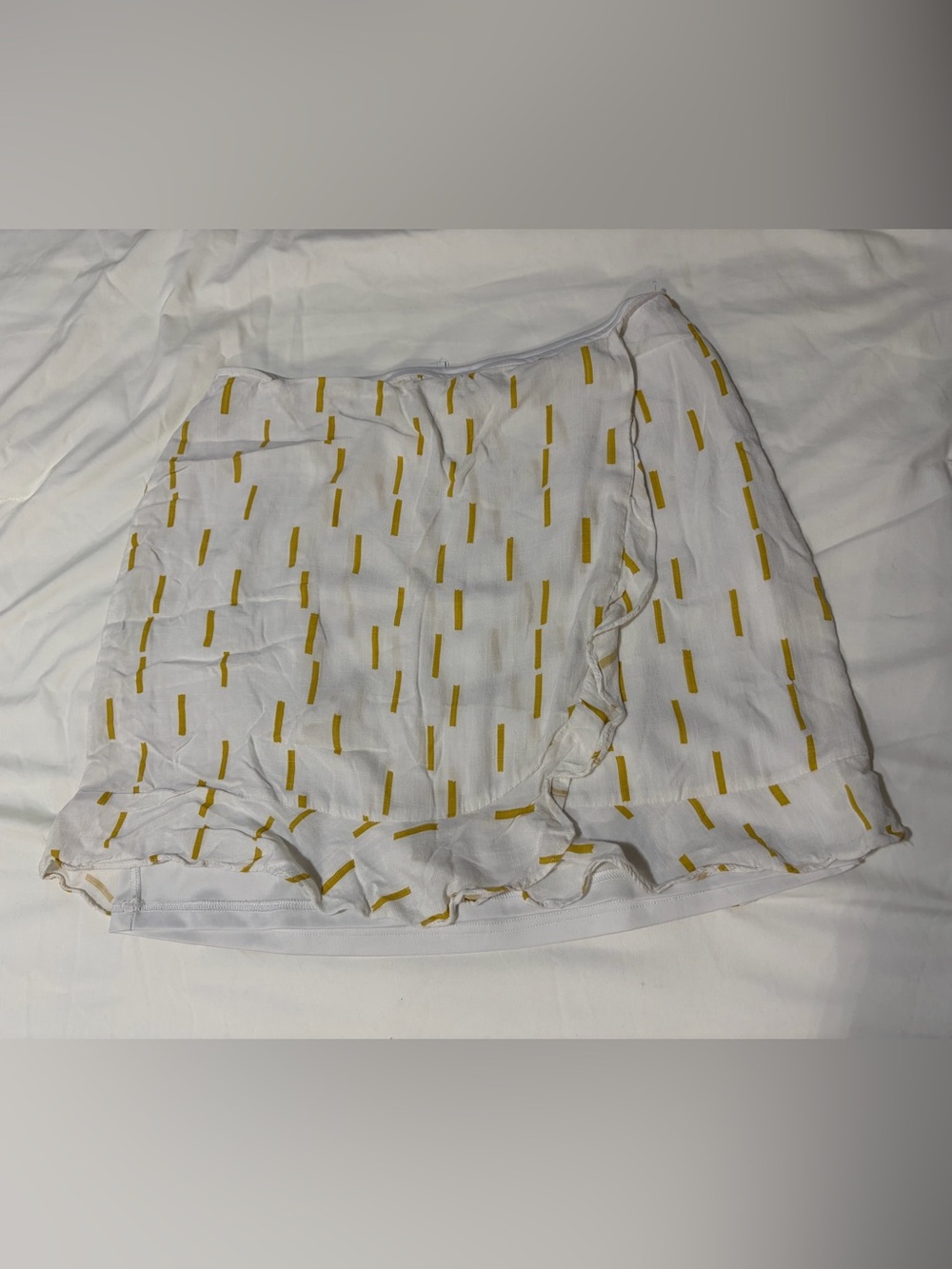 Emory Park White skirt with Small Yellow Accent